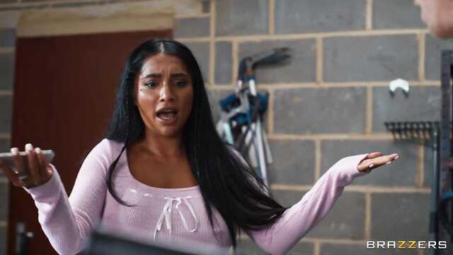 Крупный белый член расслабил сочную негритянку