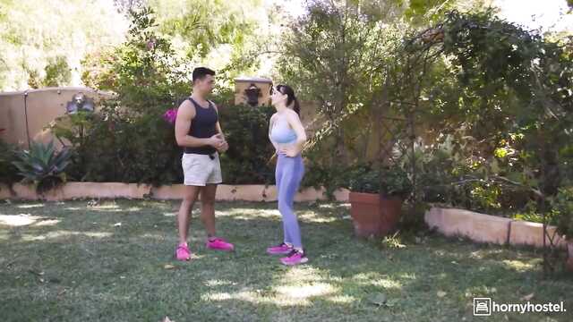 Высокая спортсменка захотела секс после тренировки