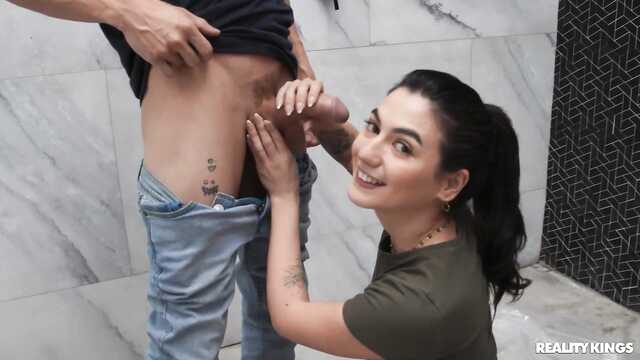 Хватит заниматься ремонтом, давай лучше трахаться