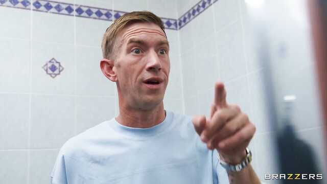 За деньги дам, мама друга отлично трахается в щель