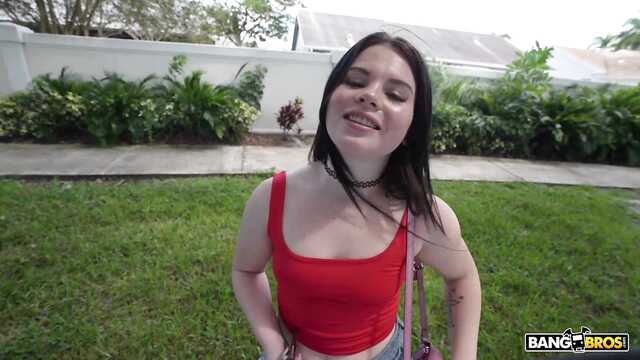 Дрочу клитор во время секса с чернокожим пикапером