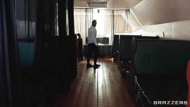 Этот дом полон скрытых сексуальных удовольствий