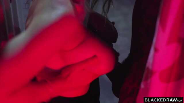 Чёрный пенис, который неоднократно заставит кончить