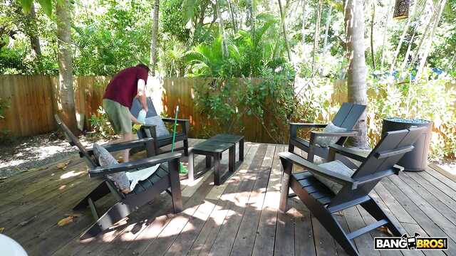 Эту сочную мамку необходимо выебать