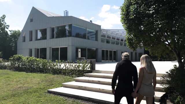 Просто замечательная работа ножками и пиздёнкой