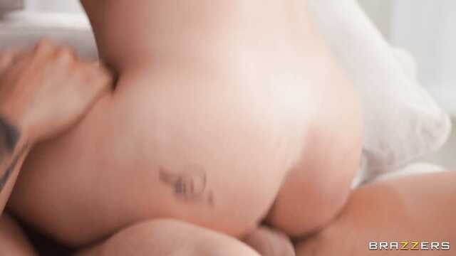 Хмельные студенты разделись и попробовали жмж секс