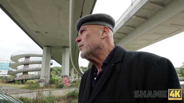 За проезд в такси мамочка рассчиталась натурой