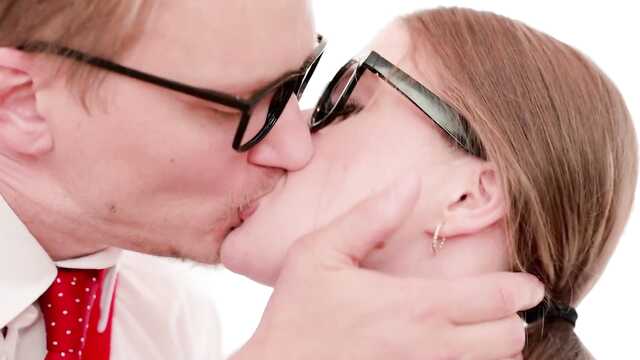 Босс отшлепал секретаршу и выебал в кабинете