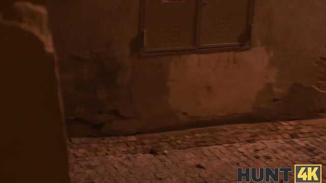 Ночные сексуальные забавы молоденькой ведьмы