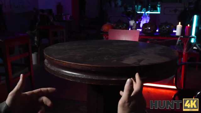 Ночные сексуальные забавы молоденькой ведьмы