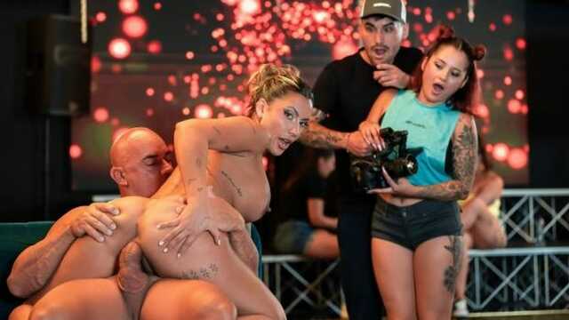 Ебливая латинская мамочка хорошо раздвигает ноги