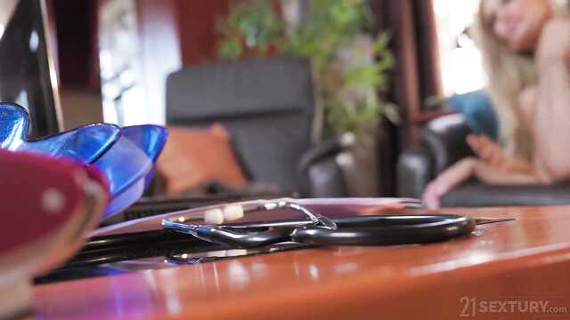 Любимая врачиха оказалась умелой анальной давалкой