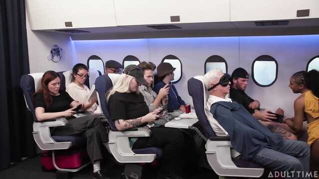 Оплодотворил в самолете распутную негритянку