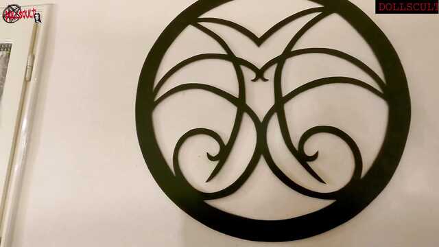 Когда я возбуждаюсь, то сразу отсасываю вибратор