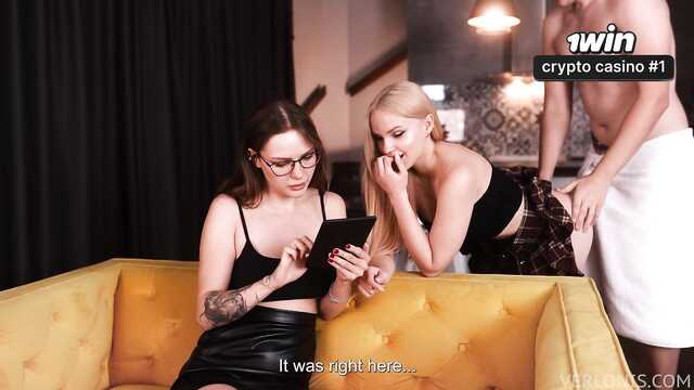 Мачеха смотрит и дрочит, как меня ебет парень