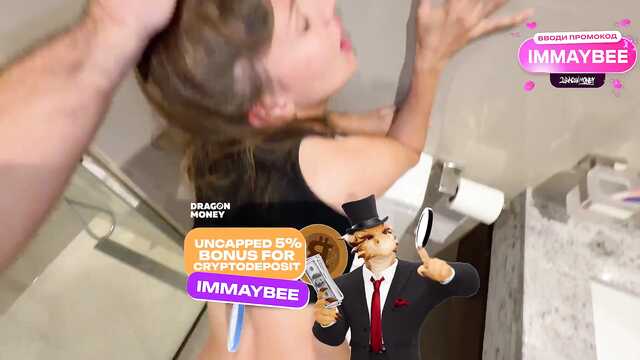 Не дал сестре пописать и выебал прямо на унитазе