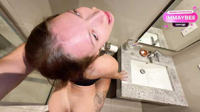 Не дал сестре пописать и выебал прямо на унитазе