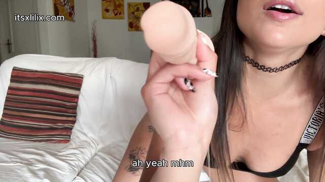 Француженка в эротичном белье говорит о сексе