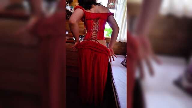 Упругая попка молодой латинки испачкана спермой