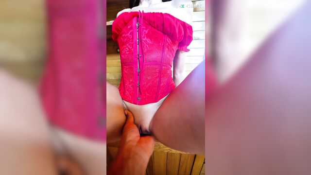 Упругая попка молодой латинки испачкана спермой