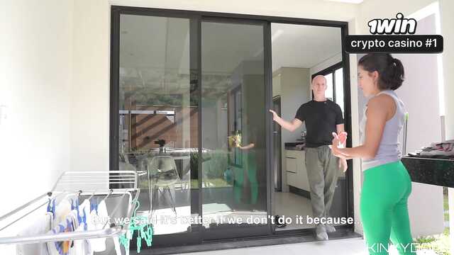 Латинская горничная изменяет мужу с лысым хозяином