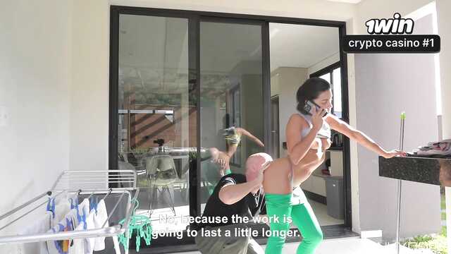 Латинская горничная изменяет мужу с лысым хозяином