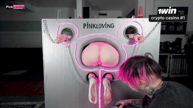 Устал трахать рабыню и вставил игрушку в задницу