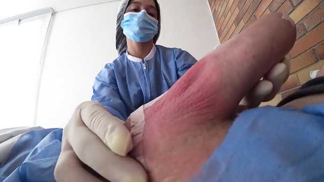 Медсестра хочет, чтобы член пациента был в ее жопе