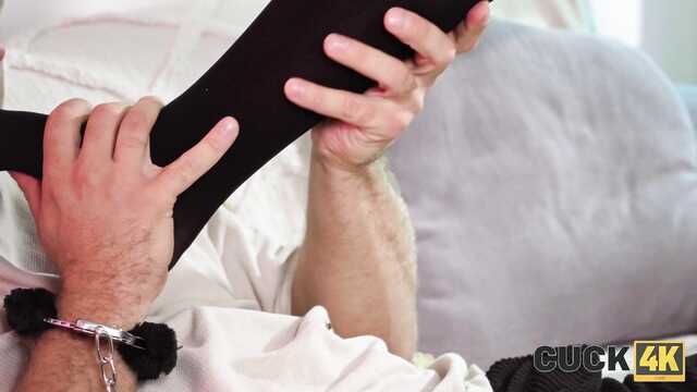 На именины жена подарила мужу секс с горничной