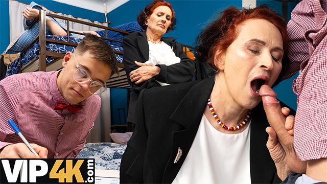 Любимая учительница анатомии преподала урок секса