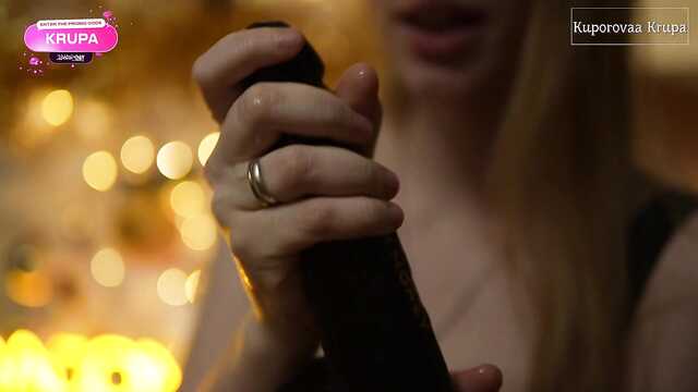 Так приятно ощущать в пизде твердый вибратор