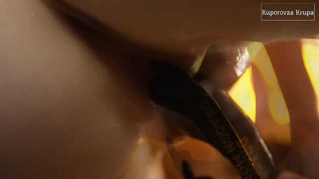 Так приятно ощущать в пизде твердый вибратор