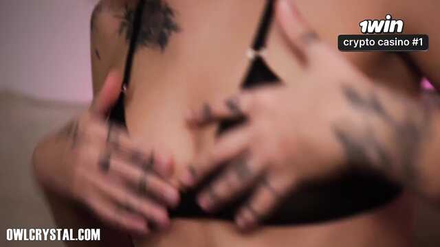 Соседка постучалась в дверь и попросила секса