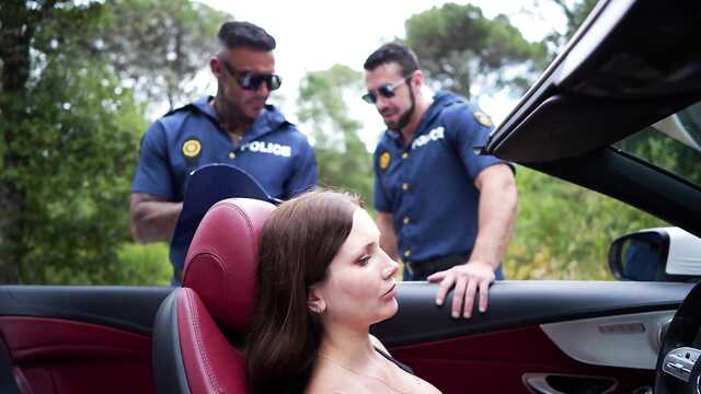 Чтобы избежать штрафа - пришлось дать полицейским