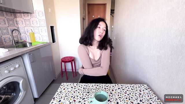 Семейная секс фантазия: я трахнул молодую мачеху