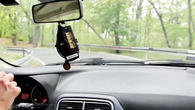 В машине дрочу и отсасываю своему любимому боссу