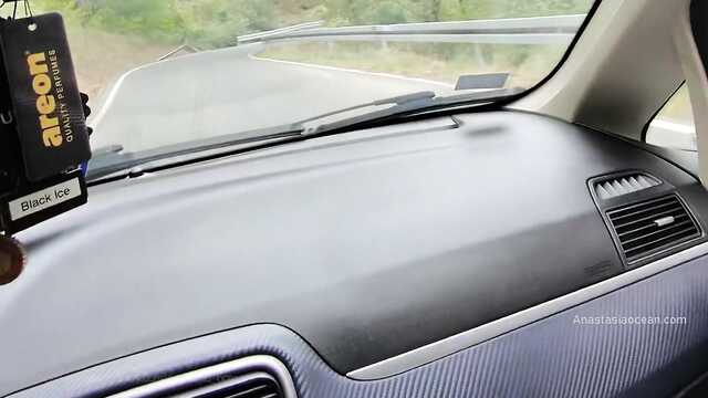 В машине дрочу и отсасываю своему любимому боссу