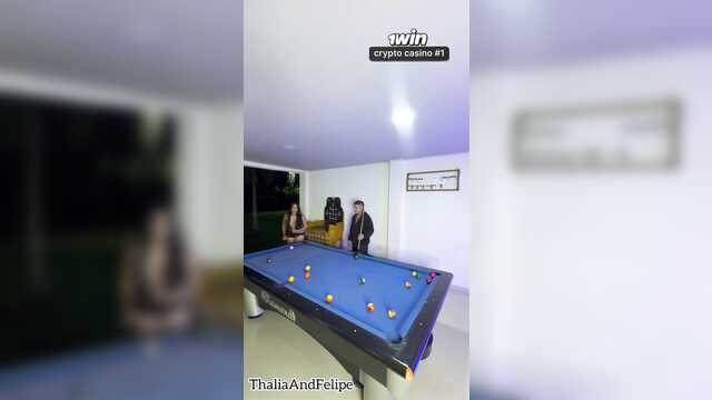 На бильярдном столе мужик ебет пышную студентку