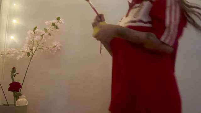 Аргентинская мамка сексуально двигает задницей