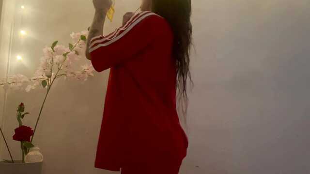 Аргентинская мамка сексуально двигает задницей