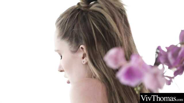 Во время видеозвонка вылизала подруге пизду