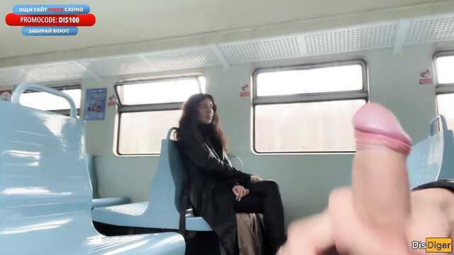 Телка была шокирована, увидев эрегированный член