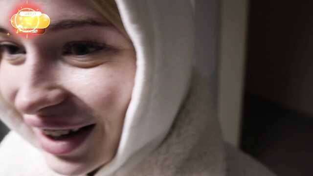 Я делаю минет незнакомцу в подъезде и жру сперму