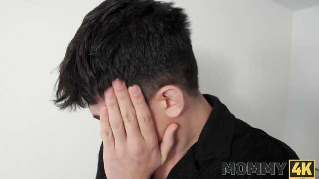 Сынок побрей пизду и вставляй в любимую мамочку