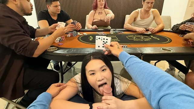 Отвлекись от игры в карты и поимей азиатскую пизду