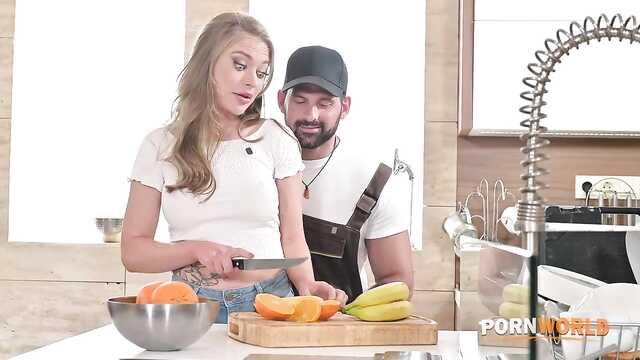 Застал жену за изменой и присоединился к траха