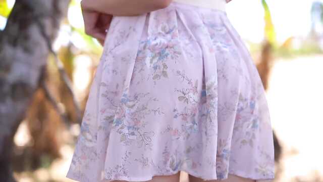 Azjatka z pięknymi cyckami pokazała erotyczny pokaz i dała znajomemu