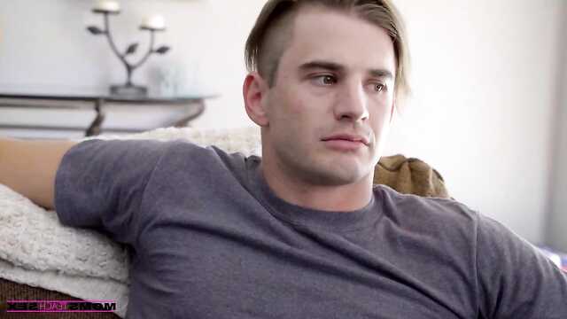 Гламурный Пацан Натягивает На Куклу Жену Старшего Брата.