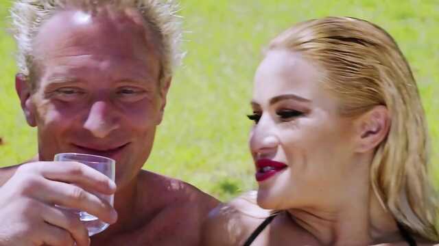 Красотки в белье: горячий секс.