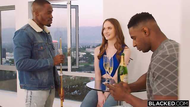 Rudą dziewczynę murzyni rozwiedli na Podwójna penetracja